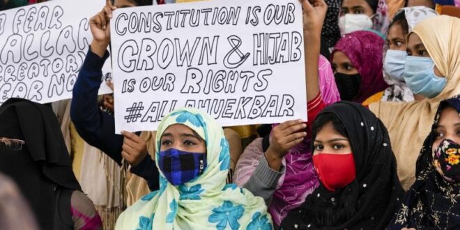 Tindakan Pelajar India Muslim Menentang Larangan Hijab